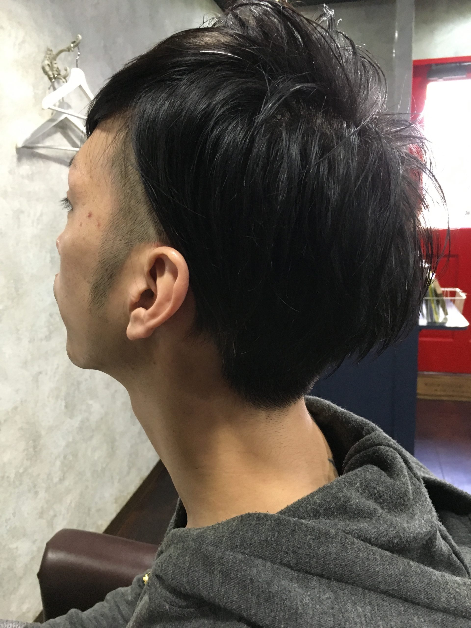 カッコいいバンドマンに似合うメンズのヘアスタイル 大阪で縮毛矯正が人気の美容室 Charm Hair Resort