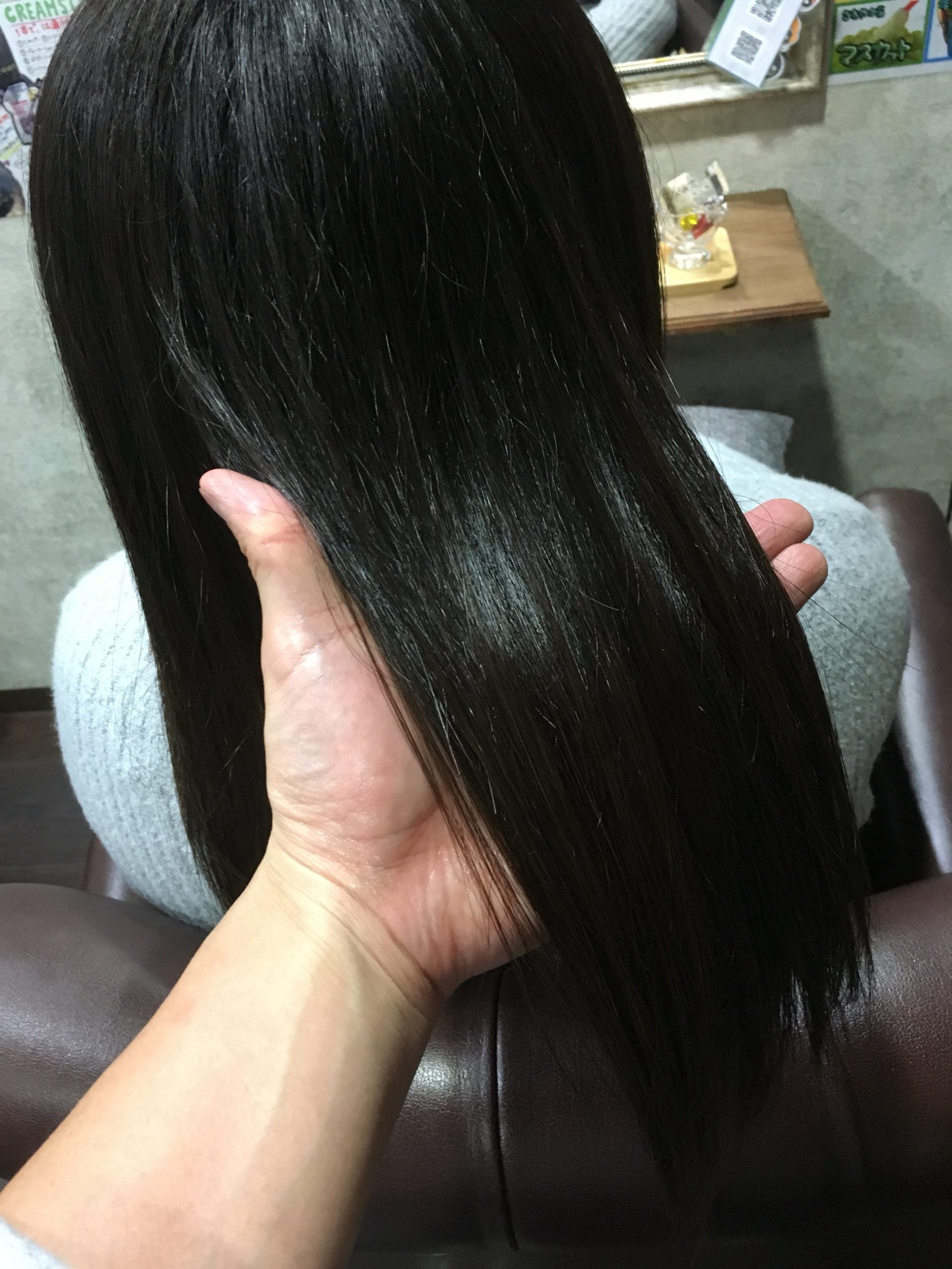 量が多く 髪が太い女子高生のお客様の髪を縮毛矯正でサラサラヘアー 大阪で縮毛矯正が人気の美容室 Charm Hair Resort
