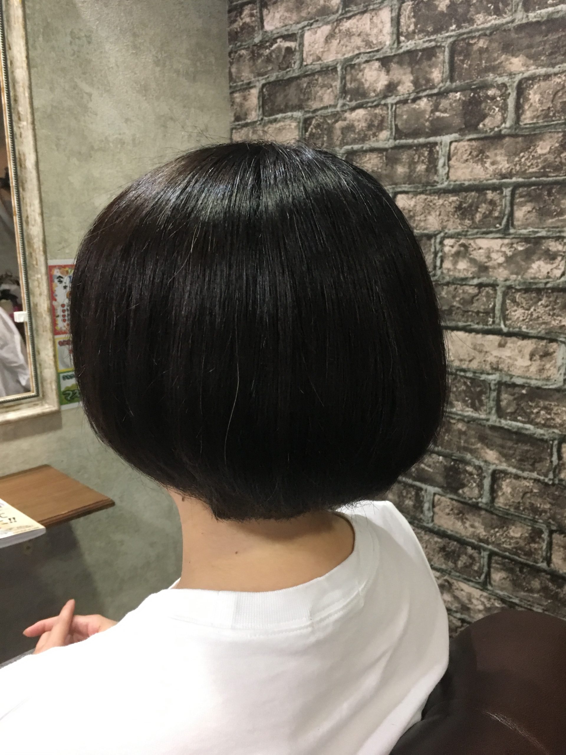 ショートボブでもサラサラヘアーに 大阪で縮毛矯正が人気の美容室 Charm Hair Resort