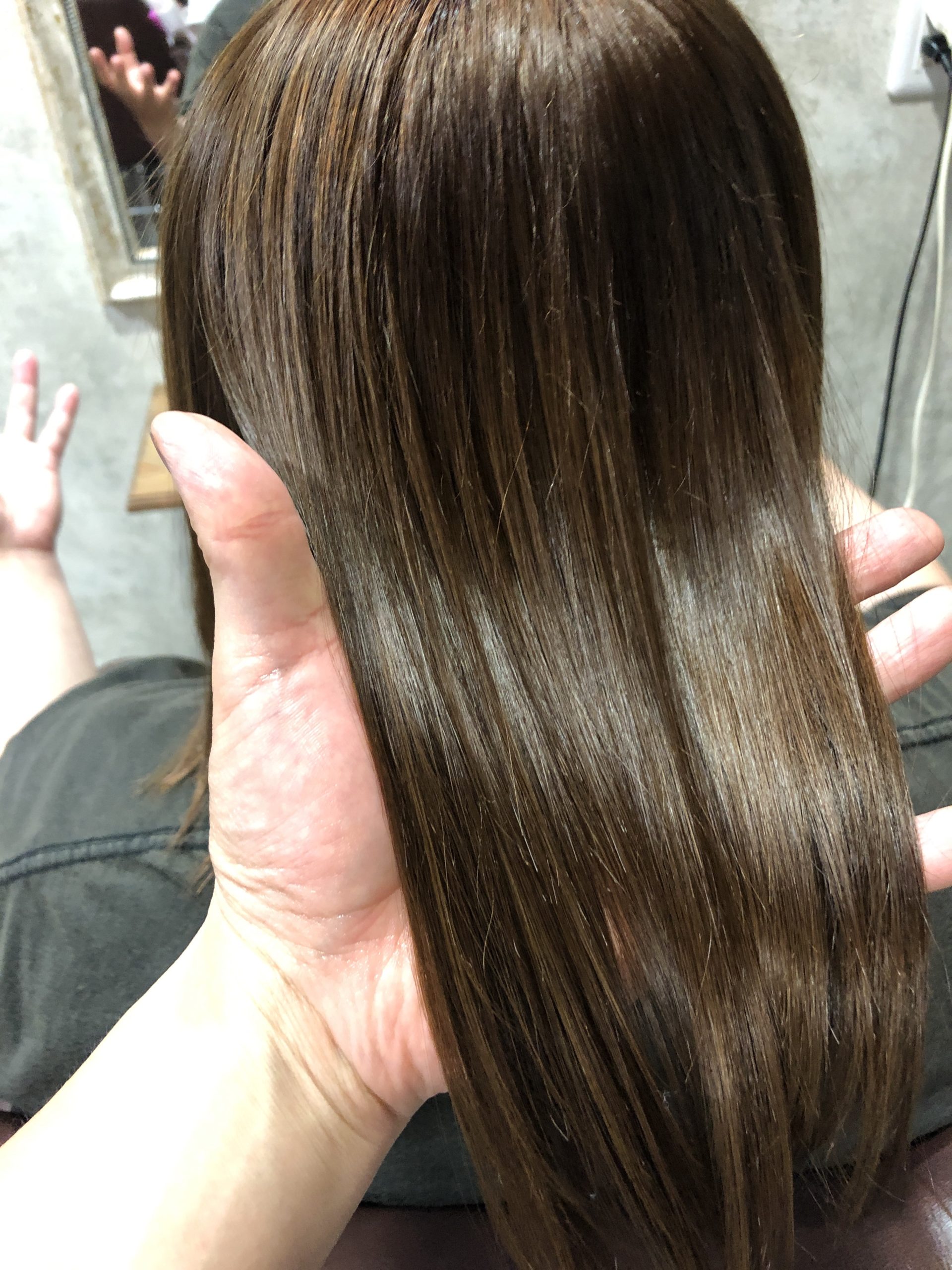 縮毛矯正とカラーの同時施術で艶髪 大阪で縮毛矯正が人気の美容室 Charm Hair Resort