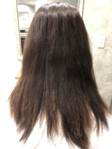 他店の縮毛矯正で痛んでチリチリになった髪をcharmの縮毛矯正で綺麗に仕上げました 大阪で縮毛矯正が人気の美容室 Charm Hair Resort